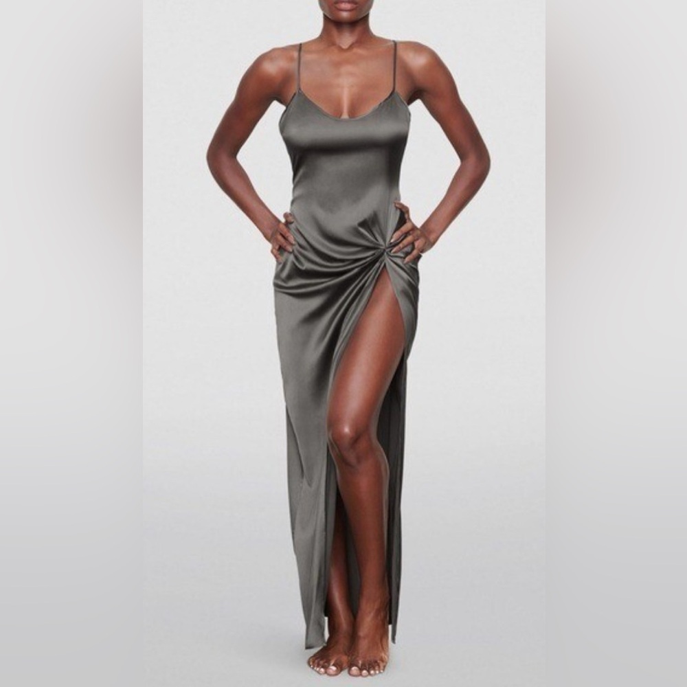 SOLD ⭐️ on another plateform SKIMS Gunmetal slip dress size 2X
